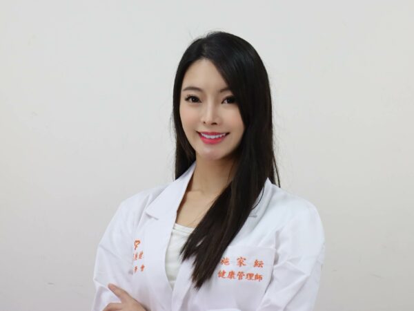 251209白袍_施家紜