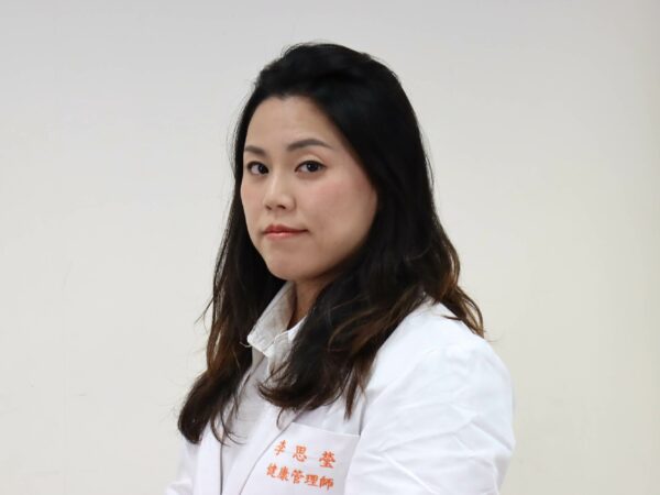 251209白袍_李思瑩