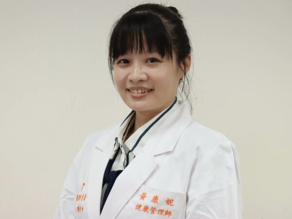 251209白袍_黃康妮