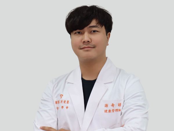 260725期 白袍_謝奇諺